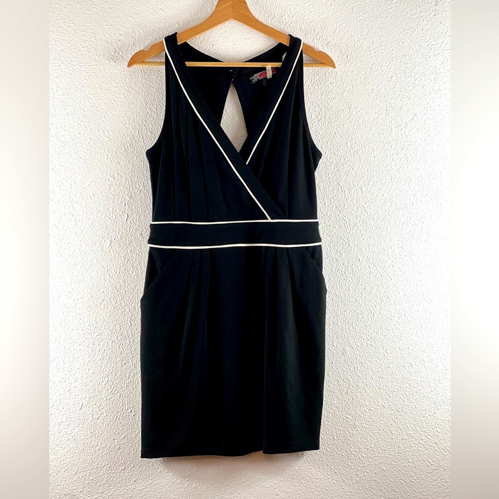 Minuet black jersey dress with white piping detail L